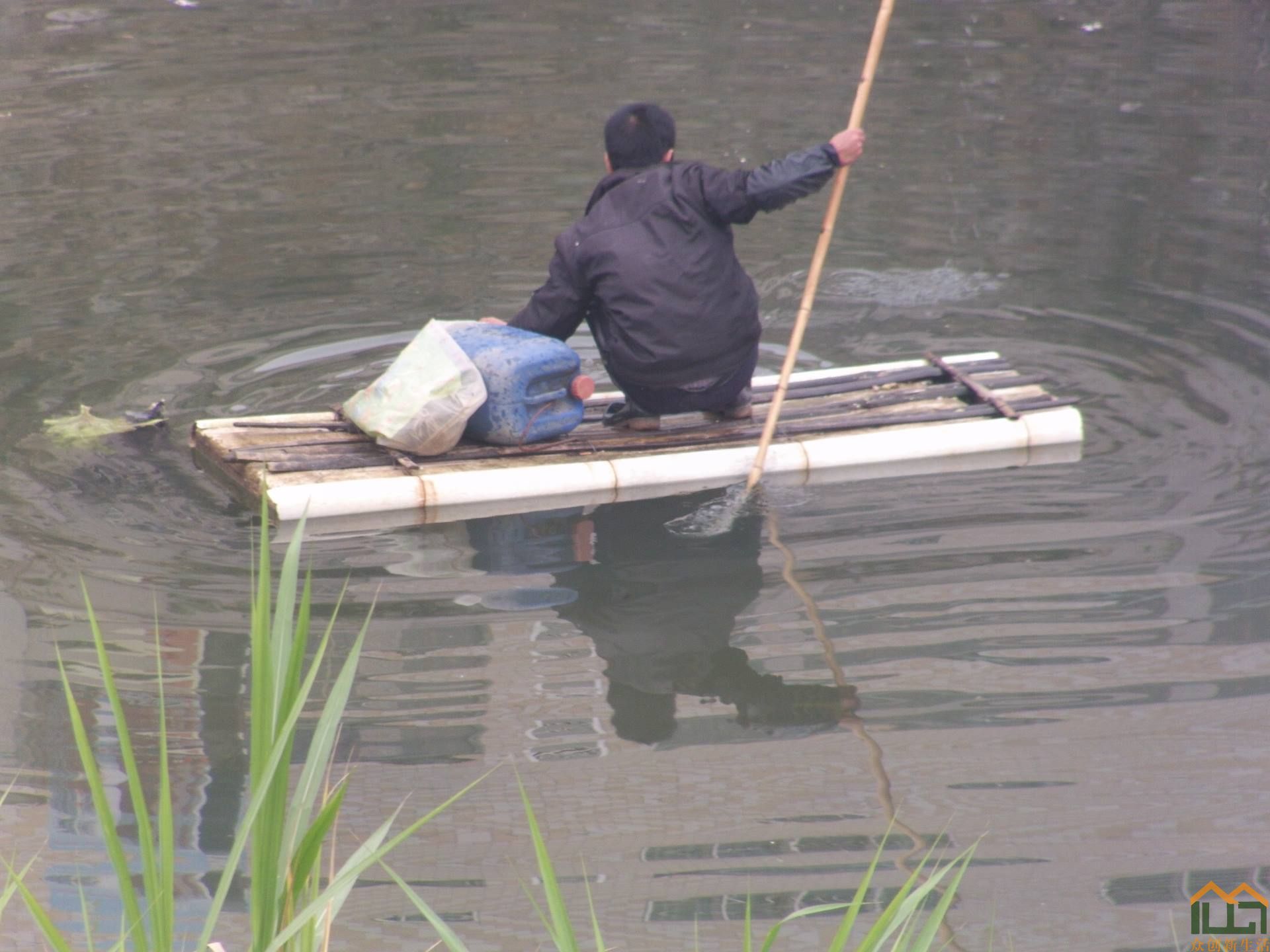 渔人宛在水中央