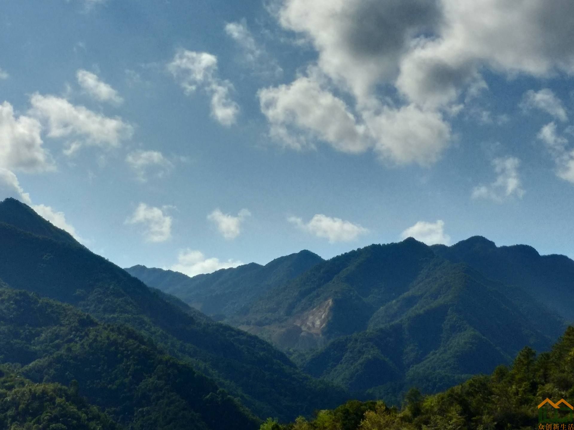 美丽的洋西坑沿途山景